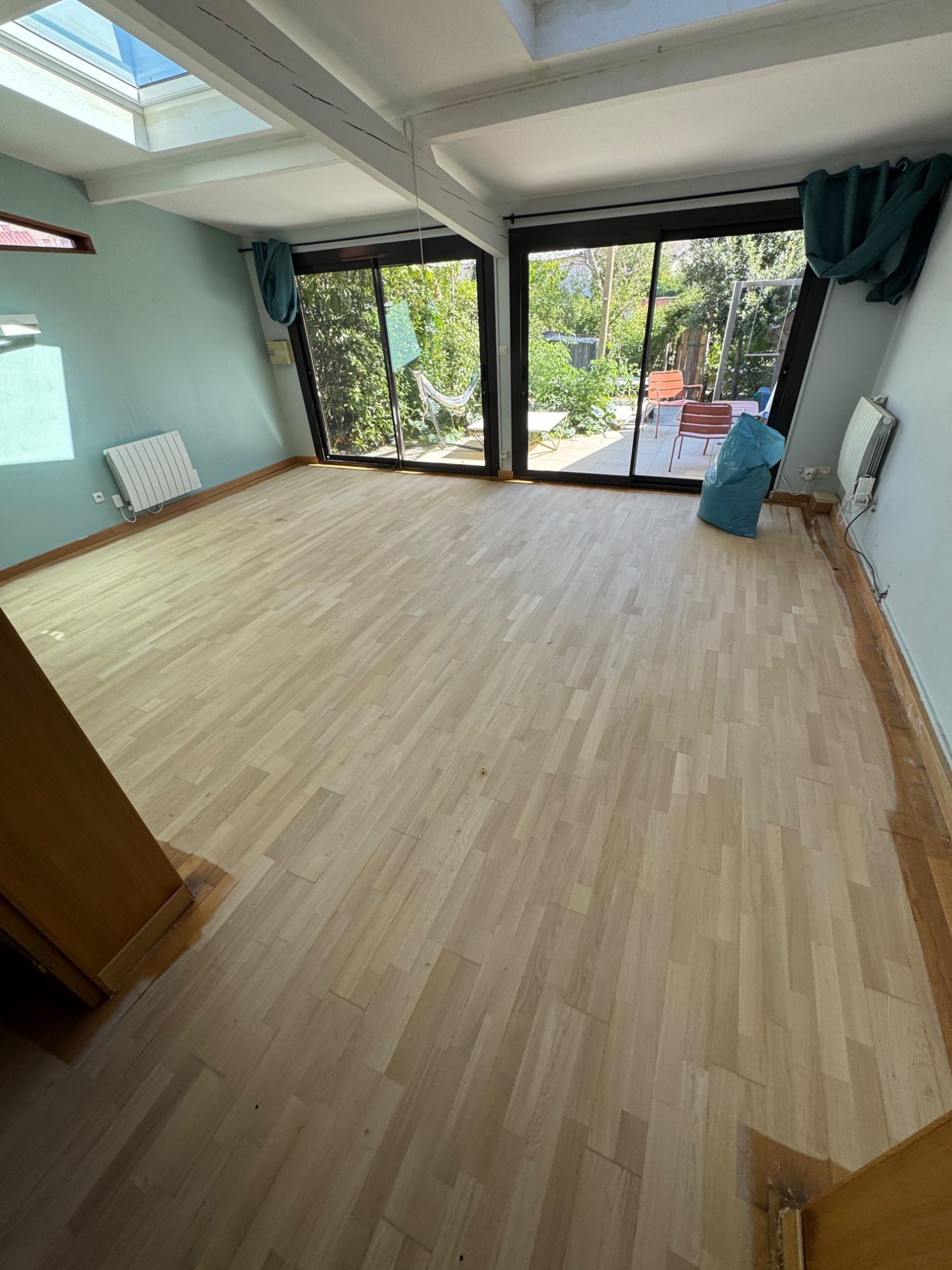 Parquet de véranda entièrement poncé avant application du vitrificateur